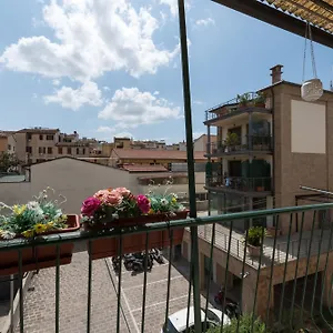 Apartment Classic Style In Center, Florence